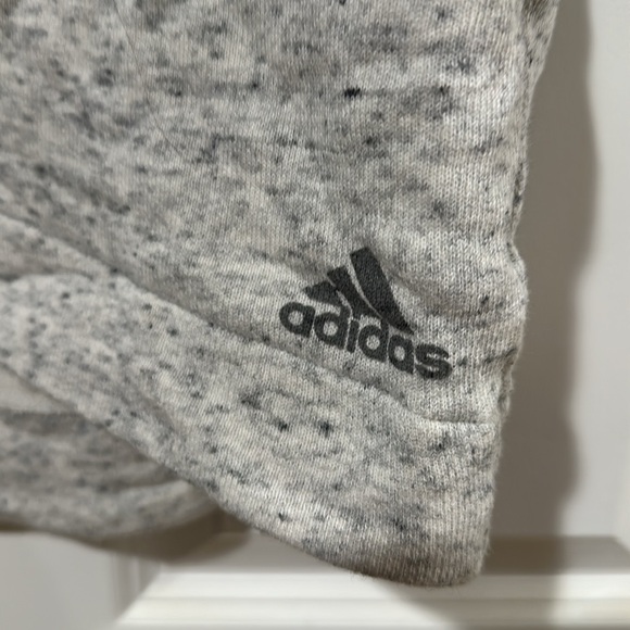Plus size Adidas gray crop lightweight sweatshirt size 2x - Picture 2 of 4